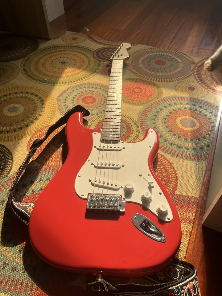 Squier 2015 modifica para parecer un Fender