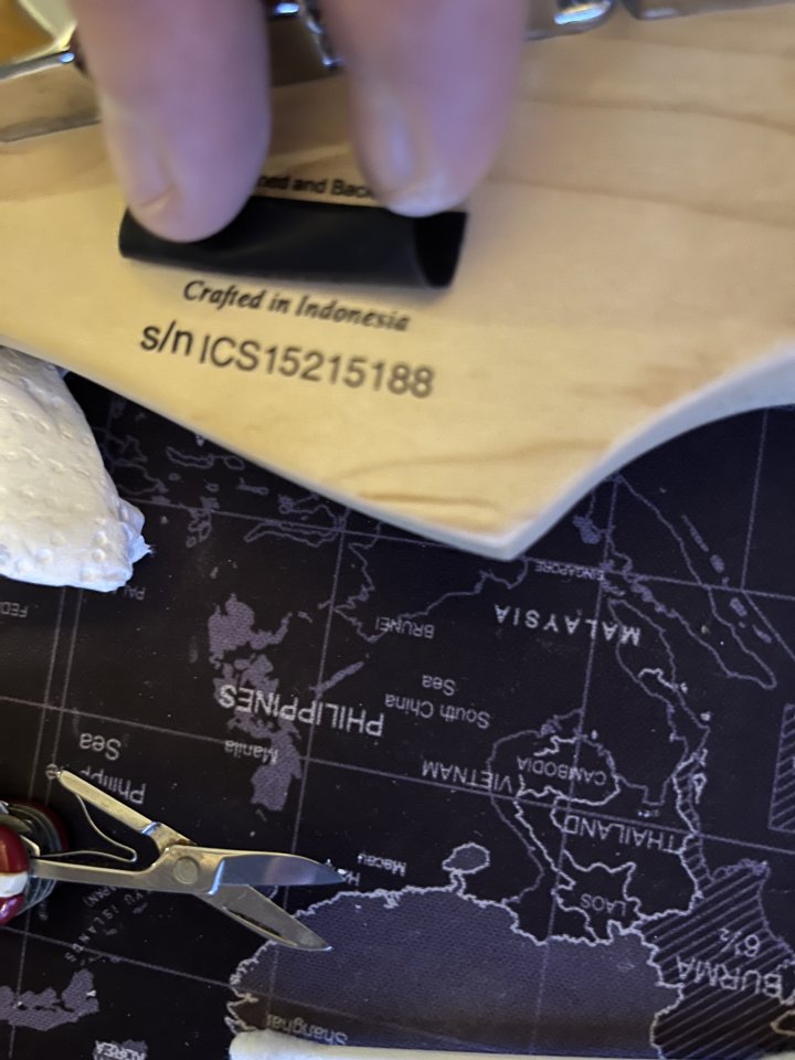 Squier 2015 modifica para parecer un Fender