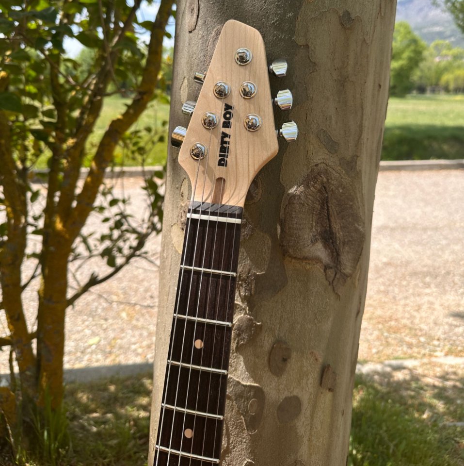 Dirty Boy StraTV26 de segunda mano · Foto 2 de 5 · Madrid · 2500 €