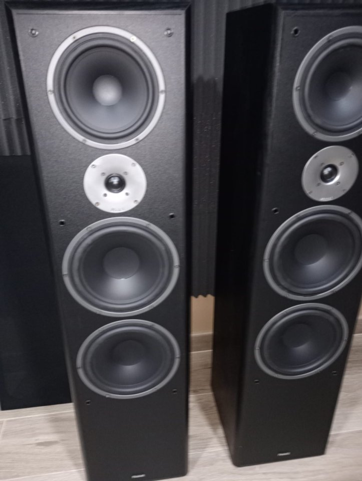 pareja altavoces magnat supreme 2002 de segunda mano · Foto 2 de 6 · Barcelona · 170 €