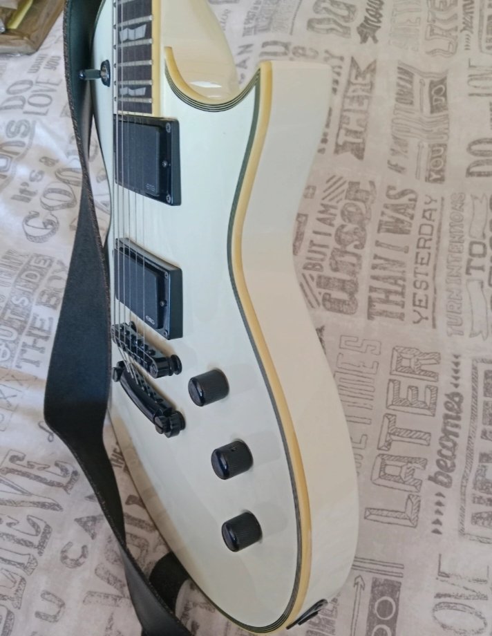 ESP LTD EC-401 Olympic White. Korea de segunda mano · Foto 4 de 10 · León · 799 €