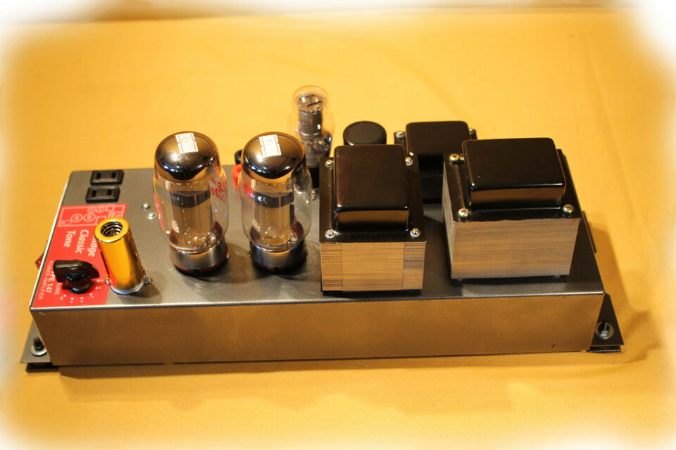 147 TYPE Power Amplifier 230 VAC. Without tubes.