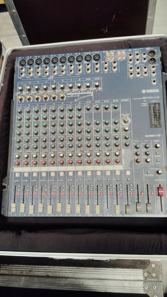 Mesa de sonido Yamaha MG 166 CX Usb