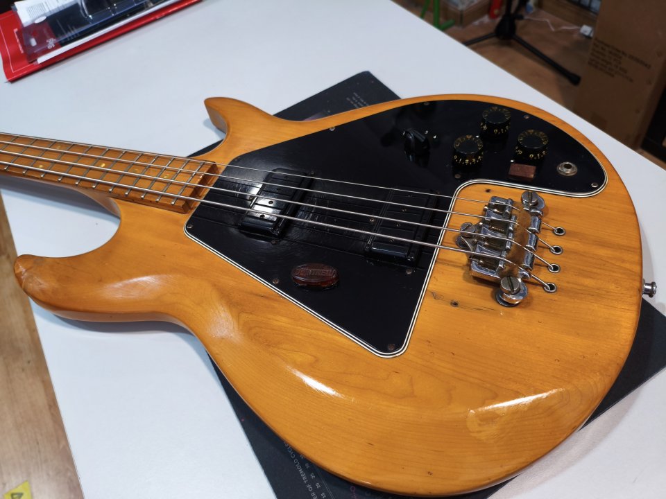 Bajo Gibson Ripper 1982 de segunda mano · Foto 1 de 9 · Asturias · 2490 €