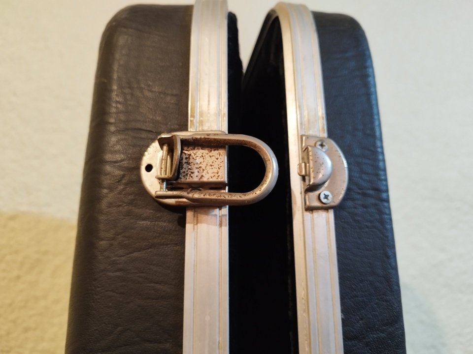 Estuche rígido de guitarra eléctrica de segunda mano · Foto 4 de 9 · Tarragona · 50 €