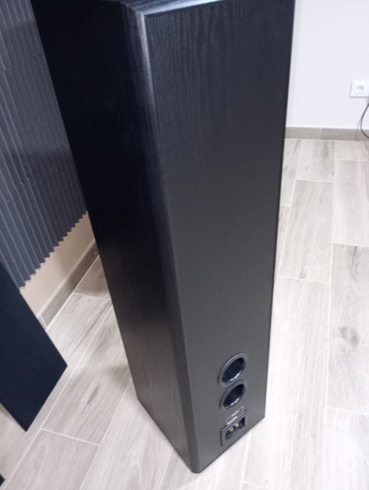 pareja altavoces magnat supreme 2002 de segunda mano · Foto 4 de 6 · Barcelona · 170 €