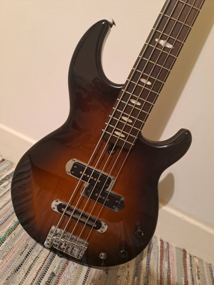 Yamaha BB425