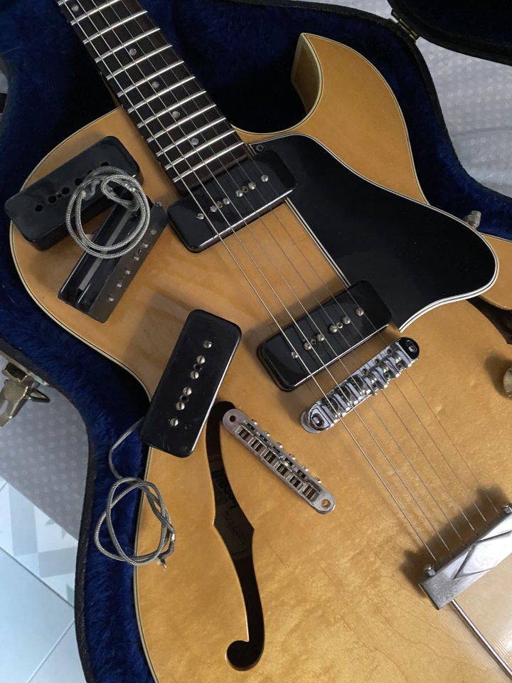 Gibson es 135 Natural (descatalogada) de segunda mano · Foto 9 de 9 · Valencia · 2400 €