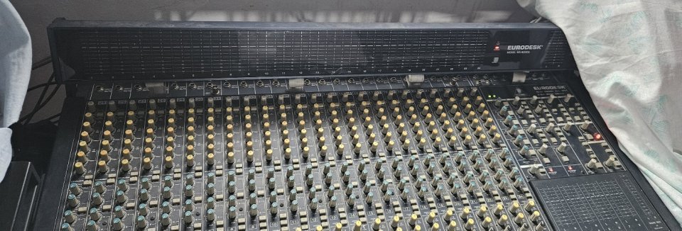 Mesa 24 ch. Behringer MX-8000