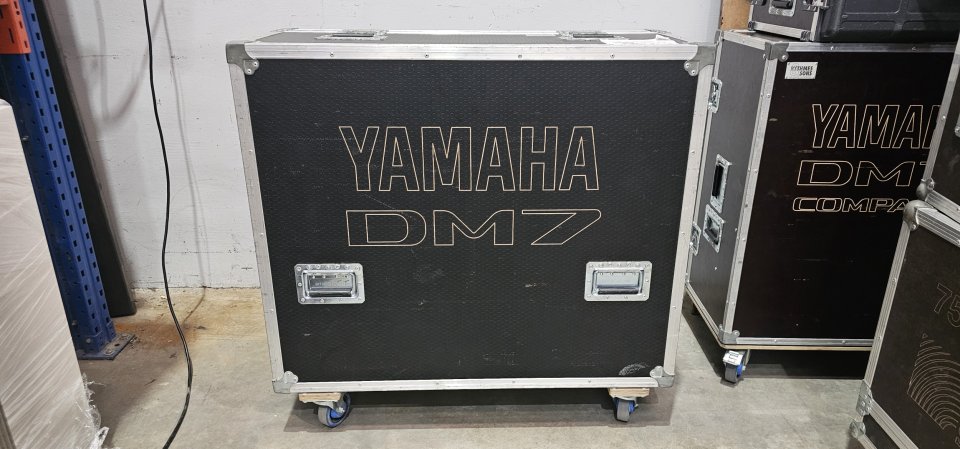 Yamaha DM7 con Flightcase