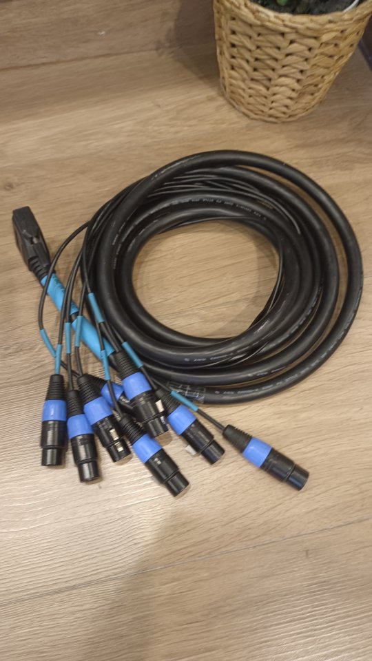 Manguera Avid Db25 - Xlr Hembra de segunda mano · Foto 2 de 2 · Córdoba · 70 €