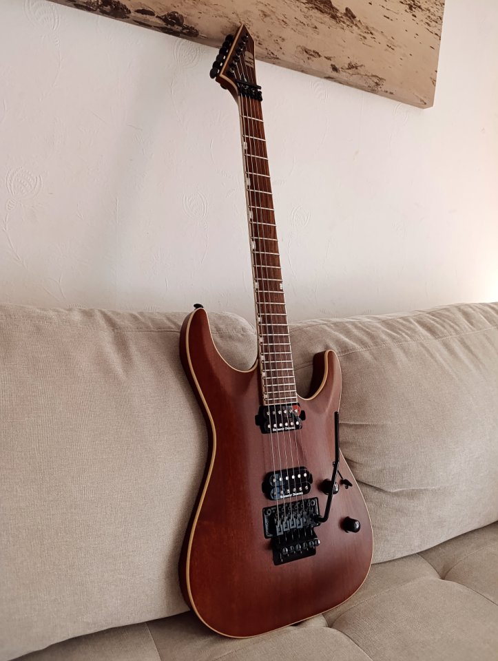 ESP LTD MH 400 NS (Última semana, el lunes la retiro))