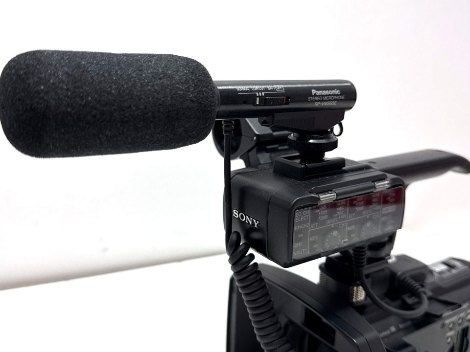 Sony HXR-NX30E Full HD + Asa XLR + Micro Panasonic + Extras de segunda mano · Foto 6 de 9 · Madrid · 1000 €