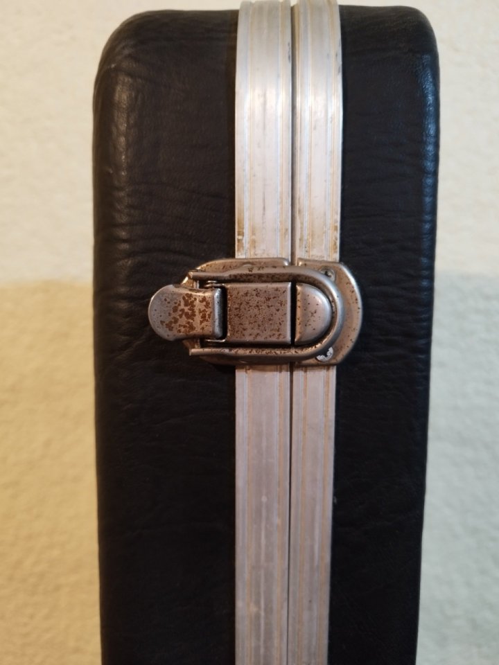 Estuche rígido de guitarra eléctrica de segunda mano · Foto 7 de 9 · Tarragona · 50 €