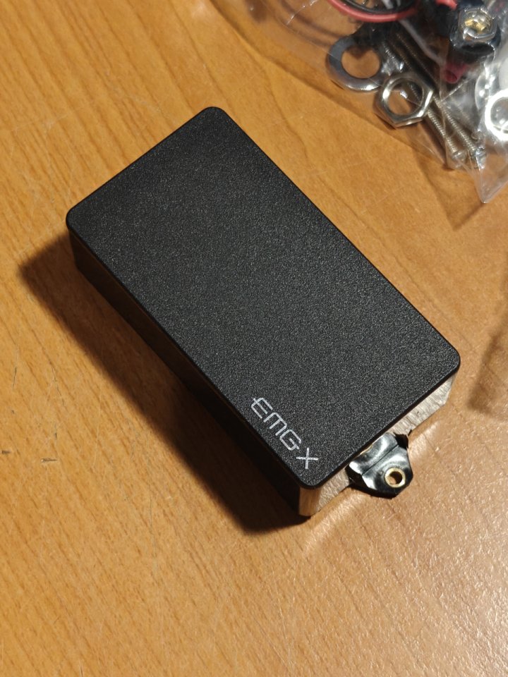 Pastilla activa EMG 81X de segunda mano · Foto 1 de 3 · Badajoz · 70 €