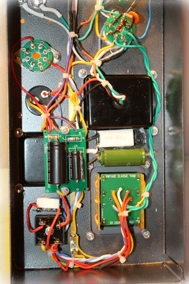 147 TYPE Power Amplifier 230 VAC. Without tubes.