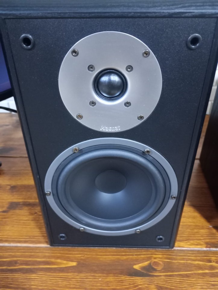 altavoces magnat supreme 202 de segunda mano · Foto 2 de 6 · Barcelona · 80 €