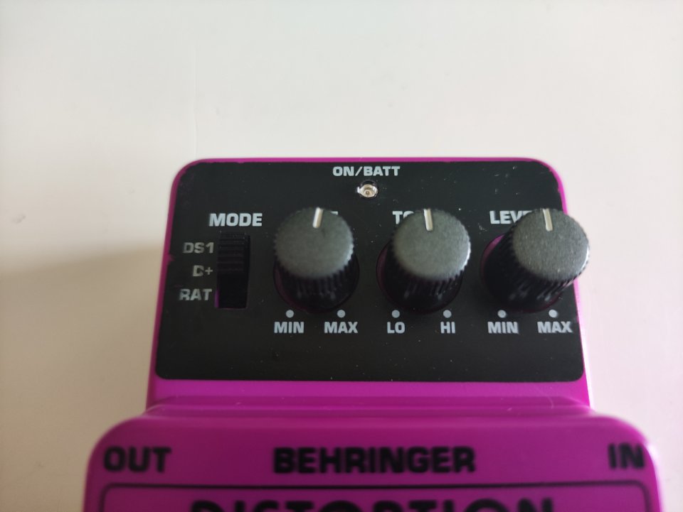 Behringer DM100 Distortion Modeler – Descatalogado de segunda mano · Foto 3 de 3 · Sevilla · 60 €