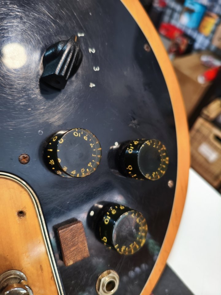 Bajo Gibson Ripper 1982 de segunda mano · Foto 8 de 9 · Asturias · 2490 €