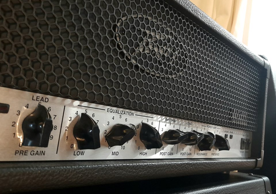Peavey 6505 (cabezal y pantalla 4x12)