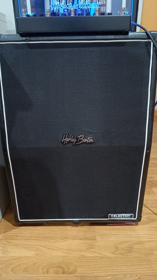 PANTALLA HARLEY BENTON G212 VERTICAL Celestion V30 de segunda mano · Foto 1 de 7 · Ciudad Real · 160 €