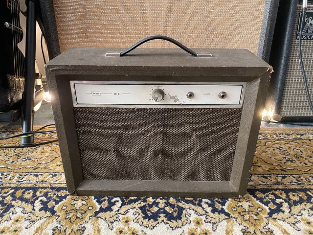 Amplificador Silvertone Sears XL 1419 Vintage 60's (VIDEOS) de segunda mano · Foto 1 de 5 · Madrid · 450 €