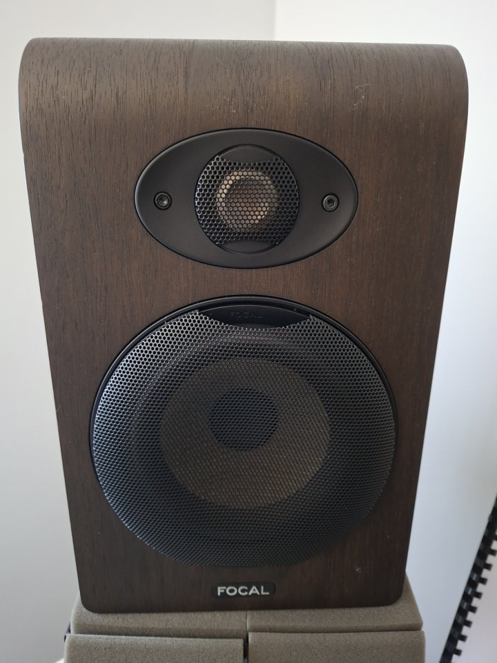 Sistema monitores Focal Shape 50 y Sub Focal One de segunda mano · Foto 1 de 10 · Gipuzkoa · 1000 €