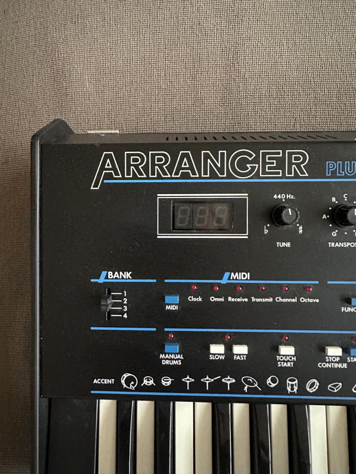 Solton Arranger Plus + 3 bancos EPROM