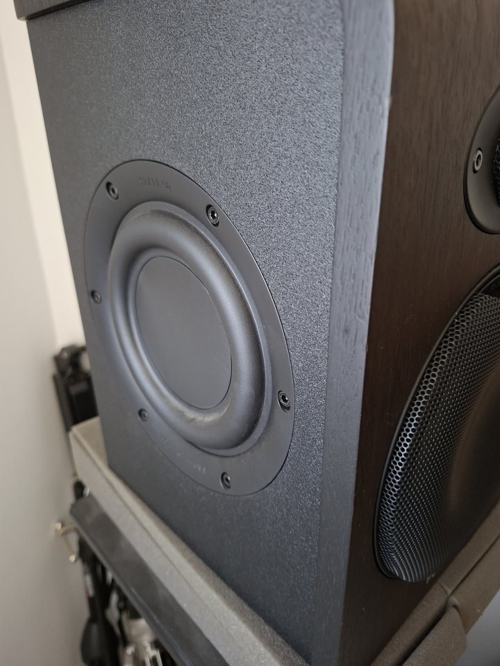 Sistema monitores Focal Shape 50 y Sub Focal One de segunda mano · Foto 2 de 10 · Gipuzkoa · 1000 €