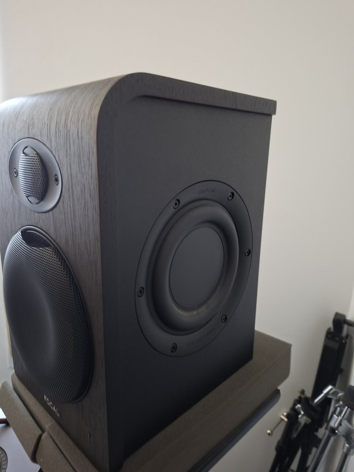 Sistema monitores Focal Shape 50 y Sub Focal One de segunda mano · Foto 3 de 10 · Gipuzkoa · 1000 €