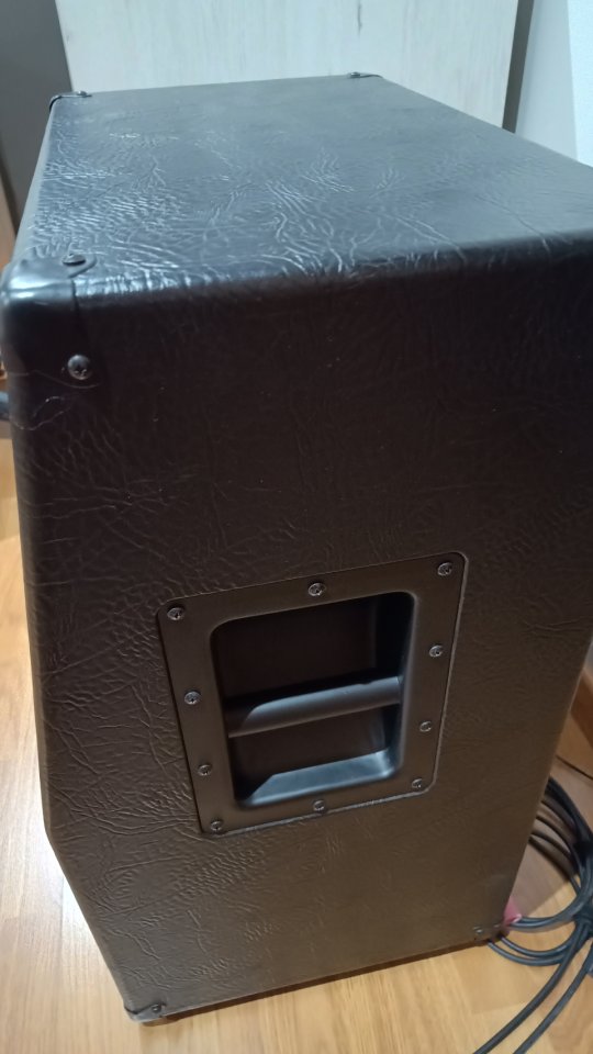 PANTALLA HARLEY BENTON G212 VERTICAL Celestion V30 de segunda mano · Foto 5 de 7 · Ciudad Real · 160 €