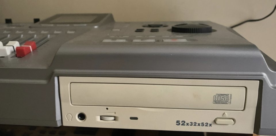 Grabadora Multipistas Zoom MRS-802 de segunda mano · Foto 2 de 5 · Barcelona · 120 €