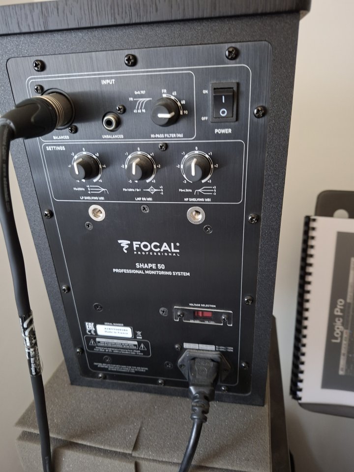 Sistema monitores Focal Shape 50 y Sub Focal One de segunda mano · Foto 4 de 10 · Gipuzkoa · 1000 €