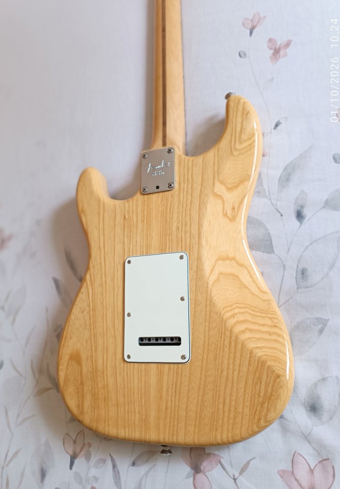 Fender stratocaster American profesional Ash 2017 - VARIOS CAMBIOS - de segunda mano · Foto 2 de 3 · Madrid