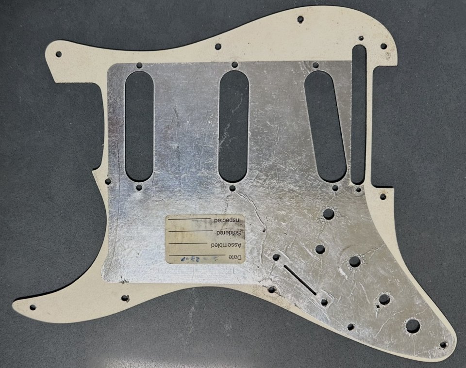 Fender Stratocaster VG Roland American Series golpeador relic. Original.