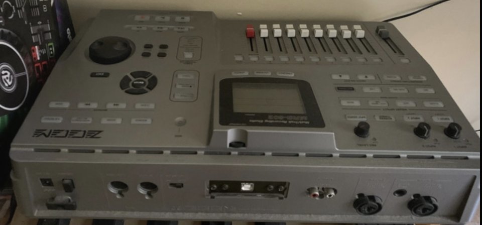 Grabadora Multipistas Zoom MRS-802 de segunda mano · Foto 3 de 5 · Barcelona · 120 €