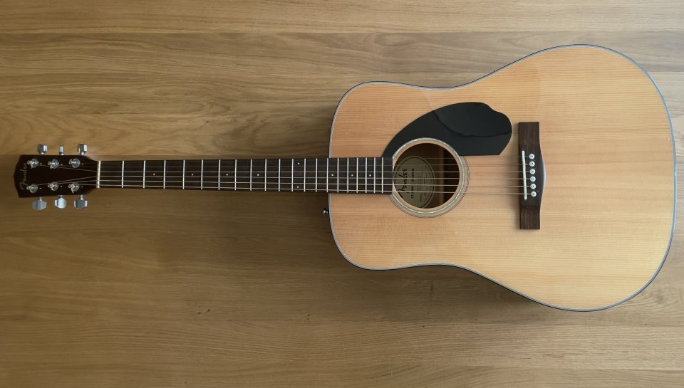 Guitarra acústica Fender de segunda mano · Foto 1 de 3 · Sevilla · 100 €