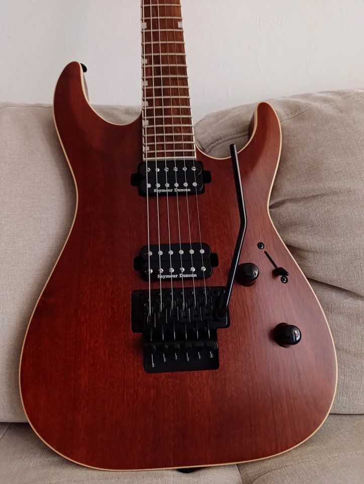 ESP LTD MH 400 NS (Última semana, el lunes la retiro))