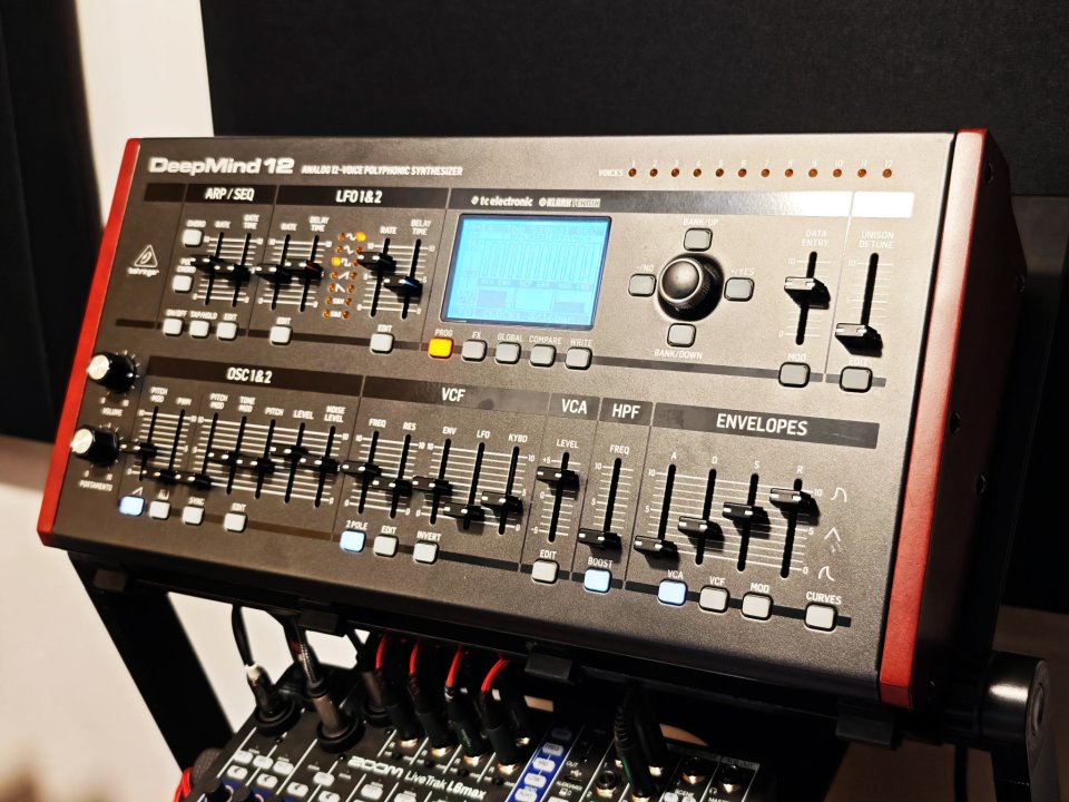 Behringer Deepmind 12D + Extras