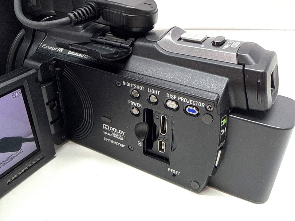 Sony HXR-NX30E Full HD + Asa XLR + Micro Panasonic + Extras de segunda mano · Foto 7 de 9 · Madrid · 1000 €