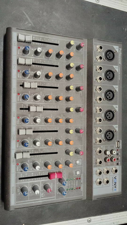 Mesa de sonido Vonyx VMM-F701