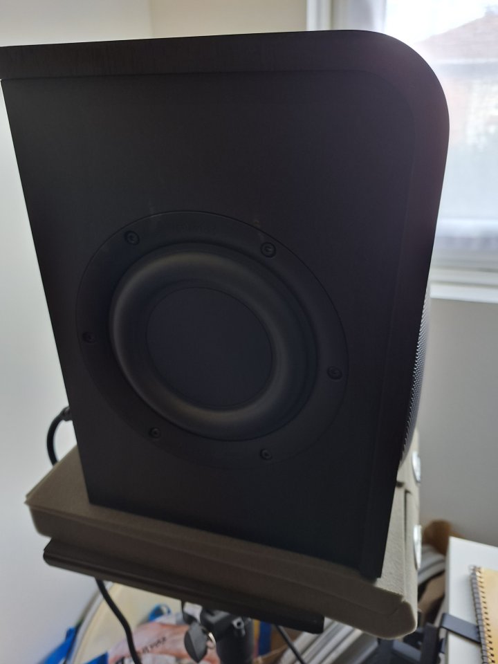 Sistema monitores Focal Shape 50 y Sub Focal One de segunda mano · Foto 7 de 10 · Gipuzkoa · 1000 €
