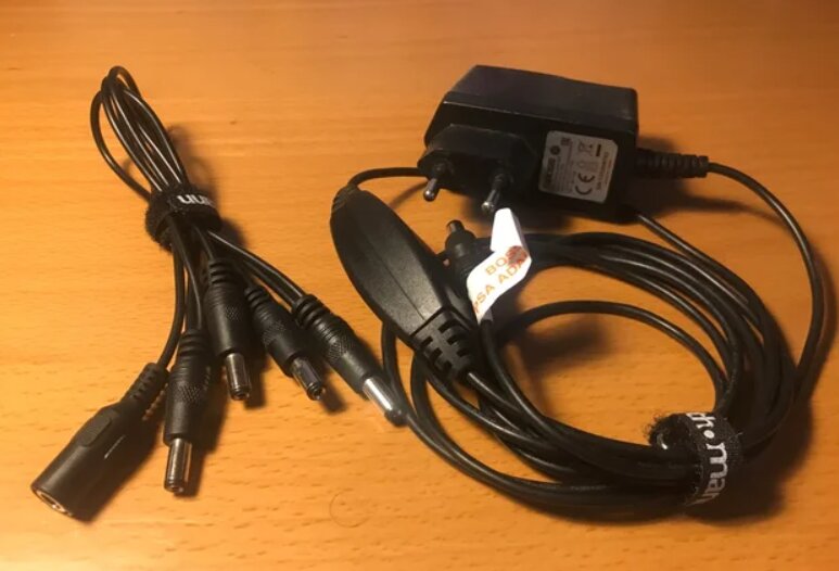 Transformador Boss PSA-230S + adaptador para 4 pedales