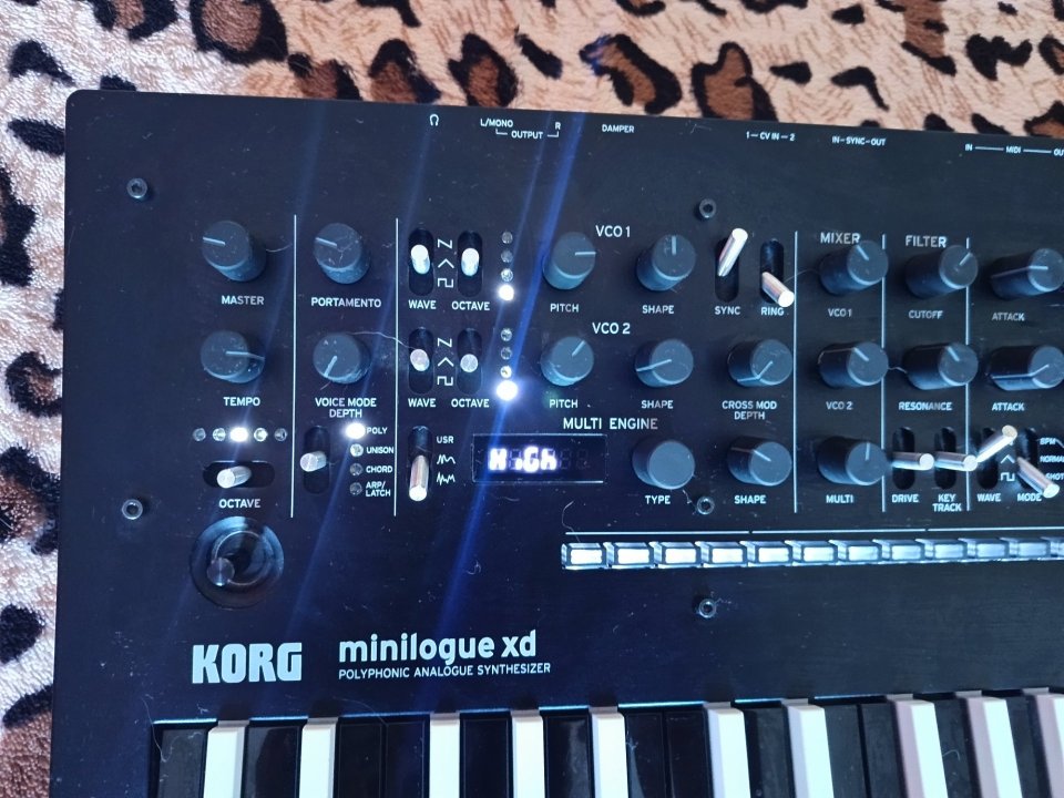 Korg Minilogue XD inverted keys de segunda mano · Foto 3 de 8 · Madrid · 375 €