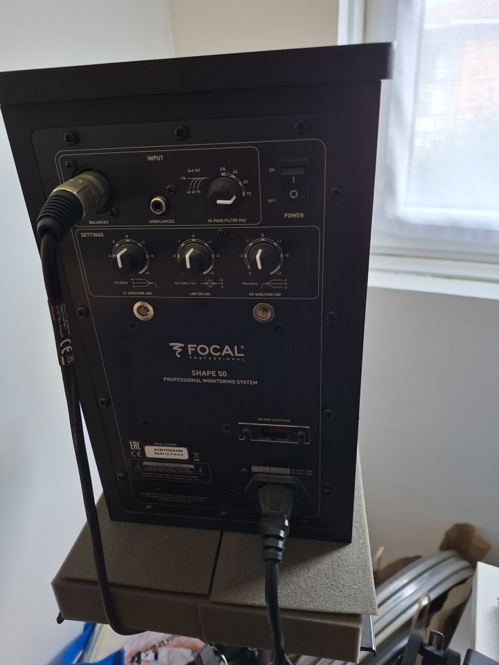 Sistema monitores Focal Shape 50 y Sub Focal One de segunda mano · Foto 8 de 10 · Gipuzkoa · 1000 €