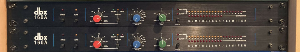 DBX 160A (dos unidades).