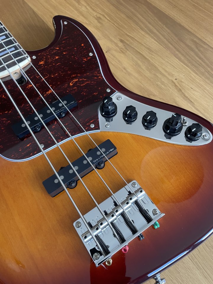 Sire Marcus Miller V7 bajo eléctrico de segunda mano · Foto 2 de 4 · Sevilla · 415 €