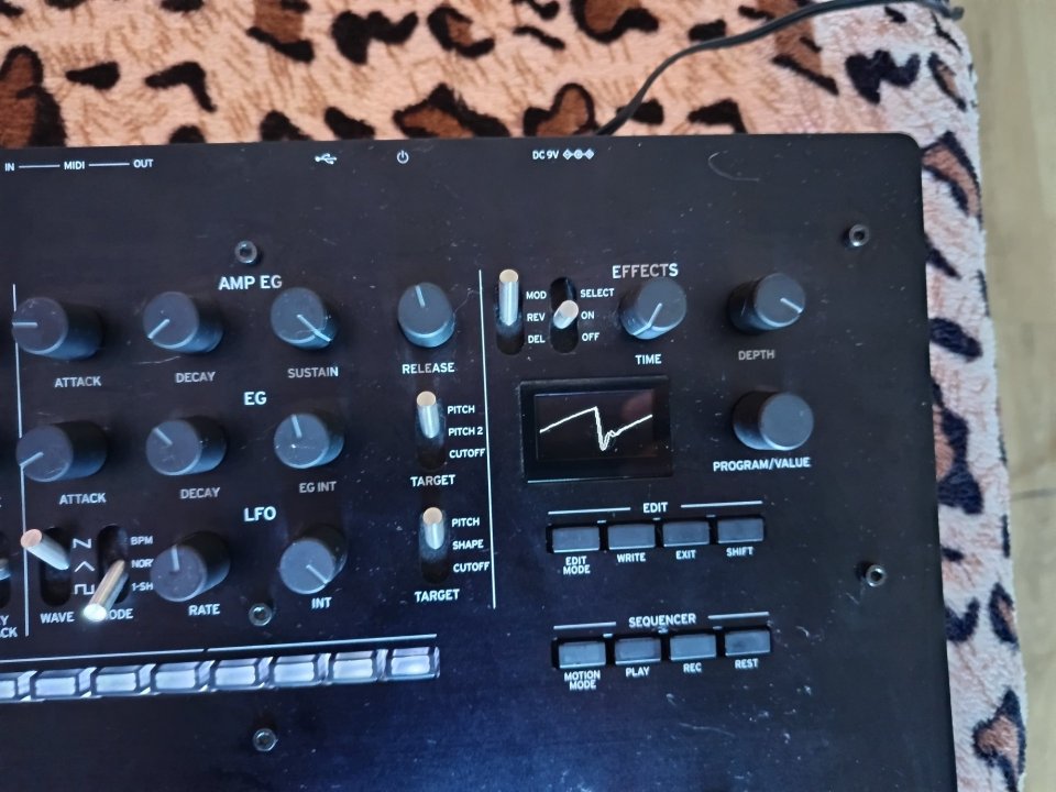 Korg Minilogue XD inverted keys de segunda mano · Foto 4 de 8 · Madrid · 375 €