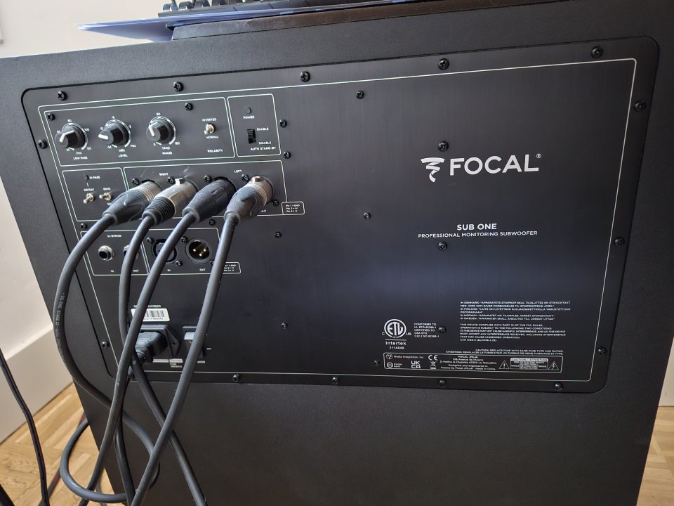 Sistema monitores Focal Shape 50 y Sub Focal One de segunda mano · Foto 9 de 10 · Gipuzkoa · 1000 €