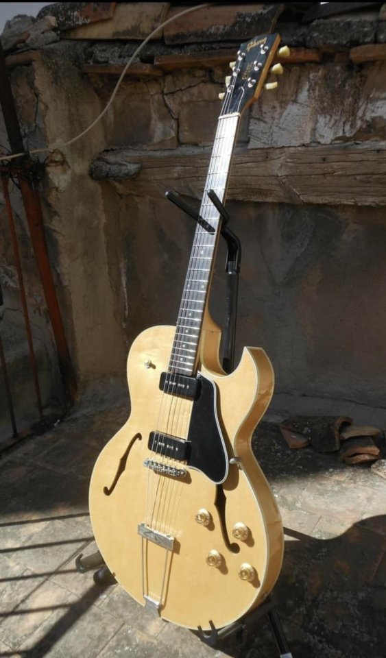 Gibson es 135 Natural (descatalogada) de segunda mano · Foto 1 de 9 · Valencia · 2400 €